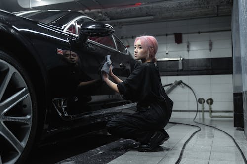 Bezpłatne Darmowe zdjęcie z galerii z czarny samochód, czyszczenie, garaż Zdjęcie z galerii