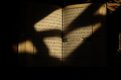 Free An Open Quran Stock Photo