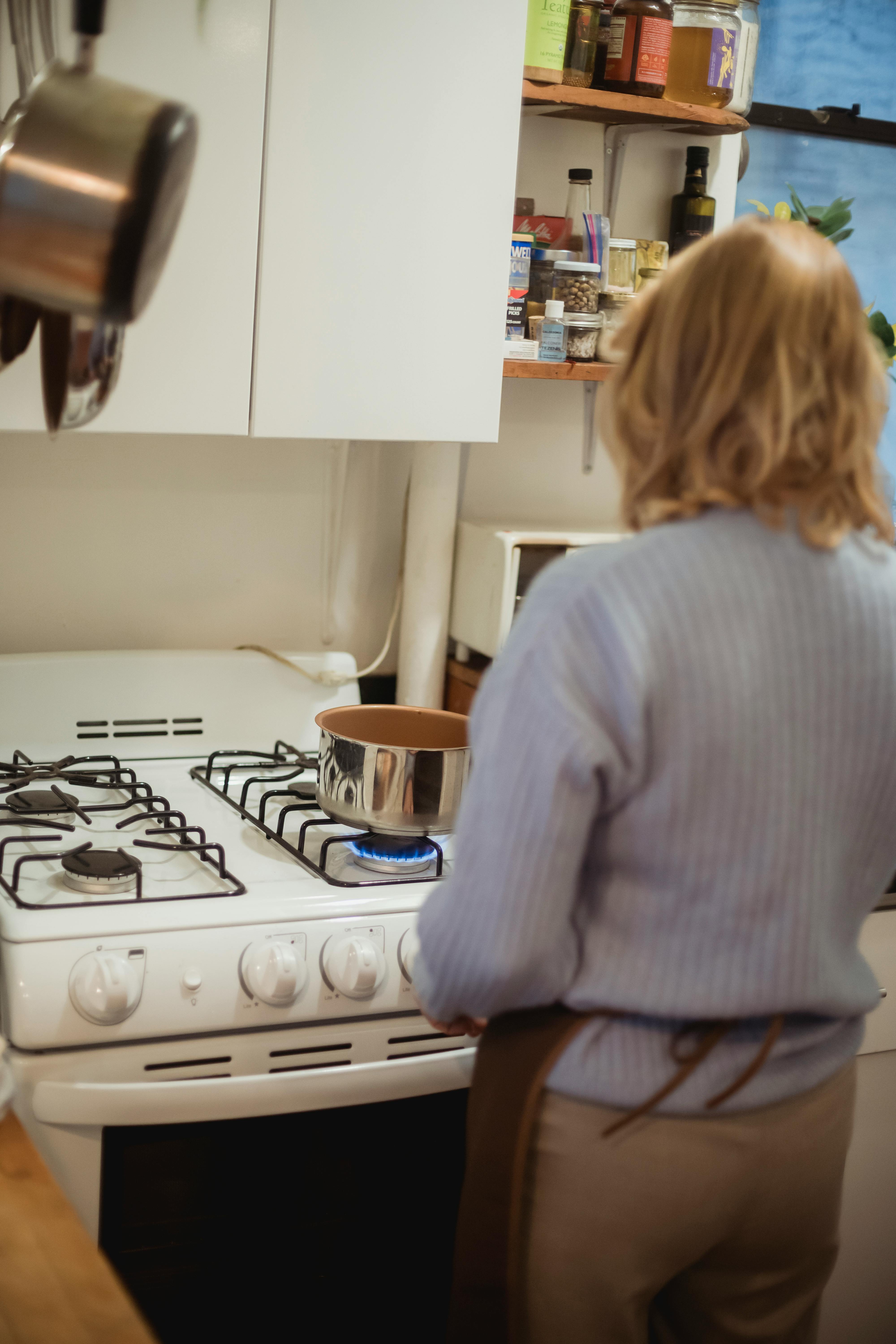 470+ Ayudante De Cocina Fotografías de stock, fotos e imágenes