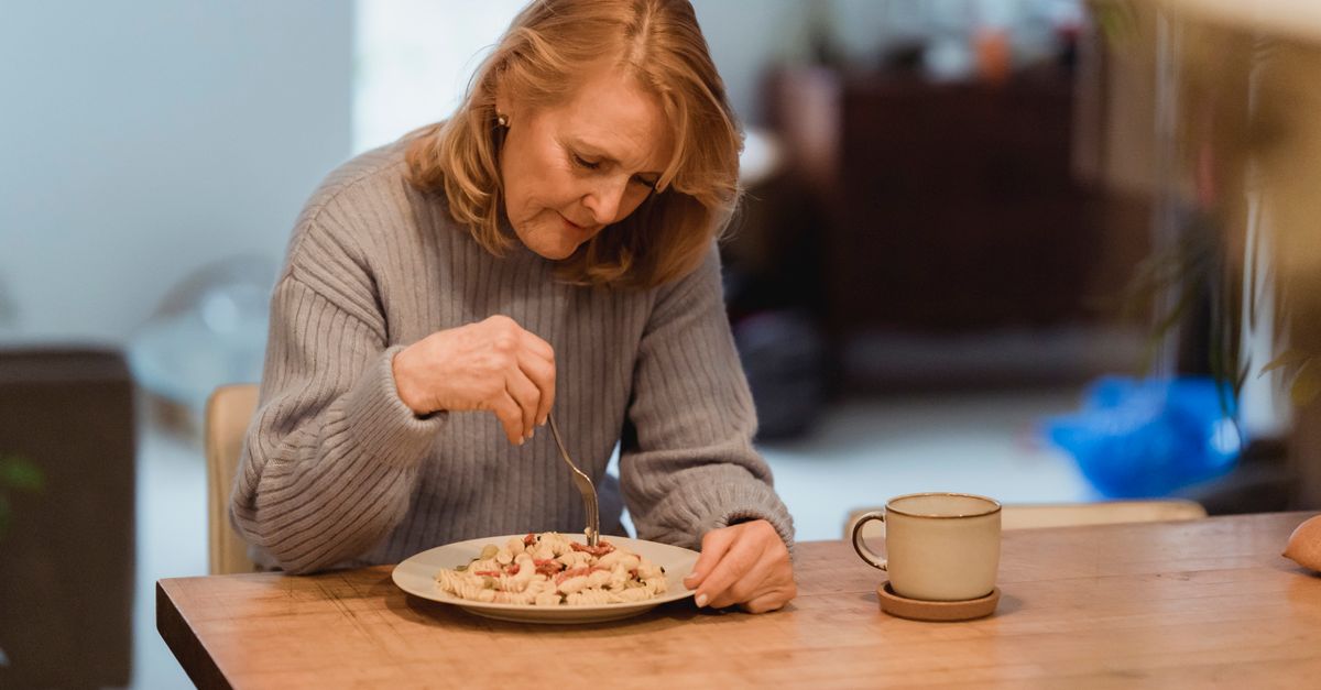 When Should I Worry About Severe Stomach Cramps Right After Eating a Meal?