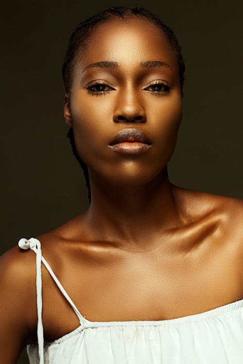 Безкоштовне стокове фото на тему «африканська жінка, вертикальні постріл, вродлива»
