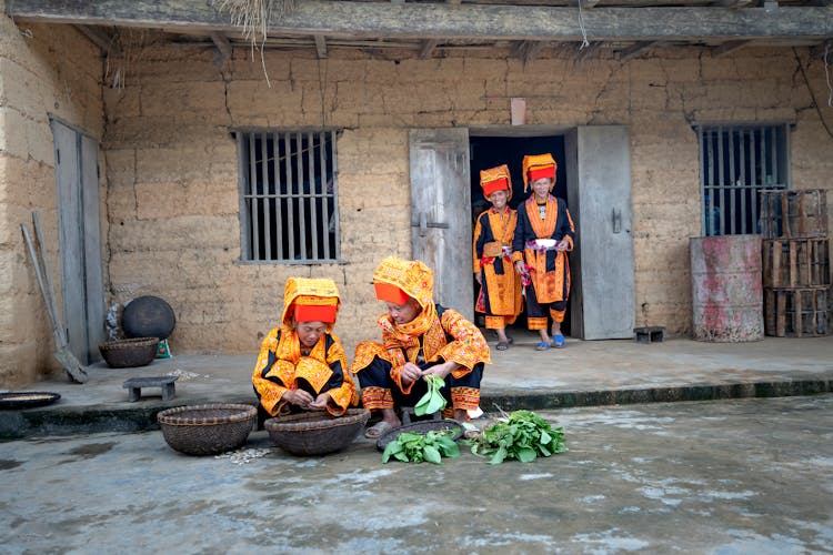 Smiling Dao Lu Gang People In Traditional Clothing 