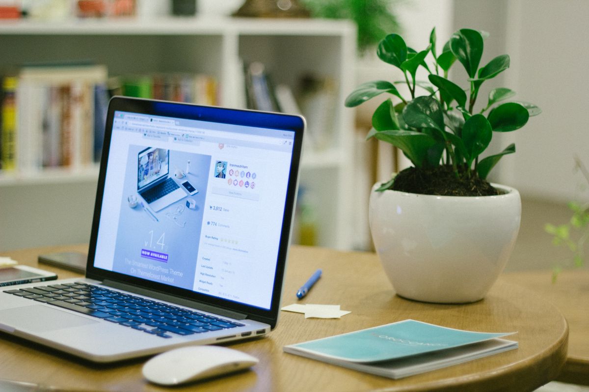 Sito web nuovo nel 2026 - MacBook con design web professionale