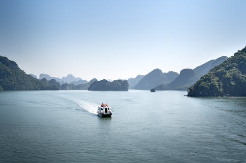 Безкоштовне стокове фото на тему «блакитне небо, бухта халонг, В’єтнам»