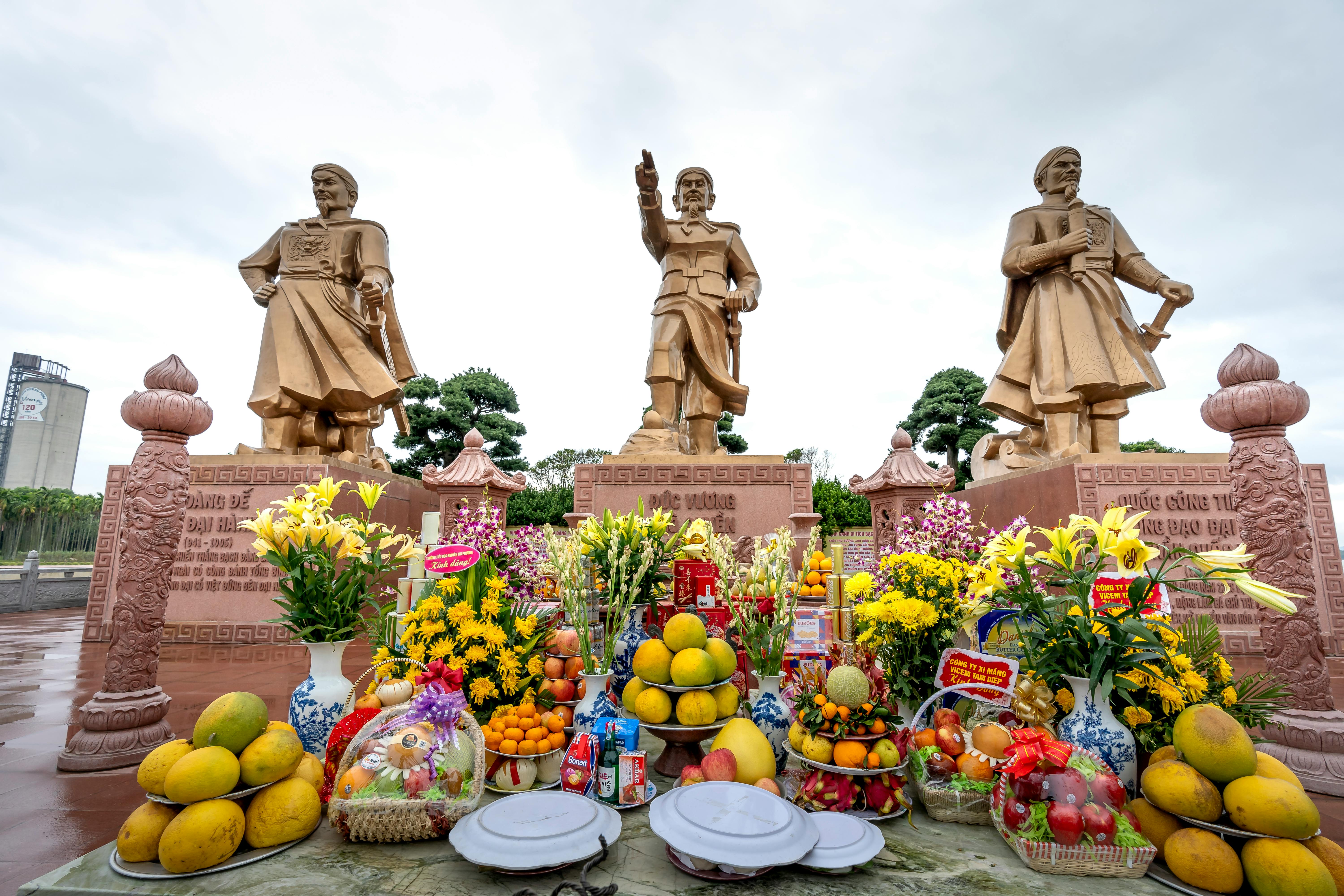 Statues in Vietnam · Free Stock Photo