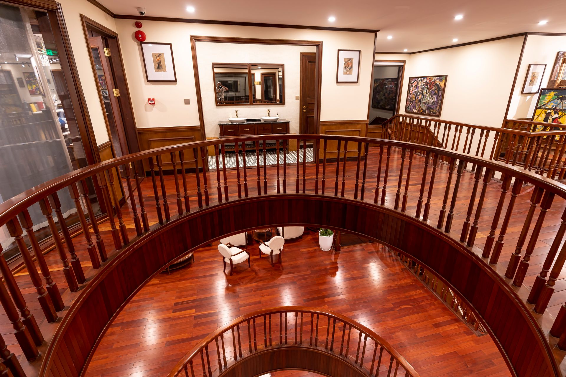 Elegant hotel interior showcasing wooden railings and luxury design. Perfect for upscale hospitality.