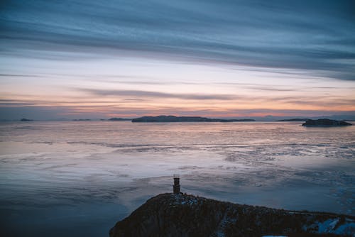 Ücretsiz ada, akşam karanlığı, deniz içeren Ücretsiz stok fotoğraf Stok Fotoğraflar