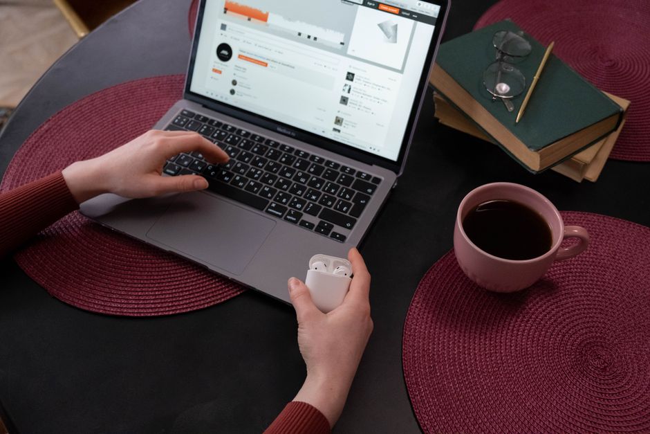 How Does eBay Feedback Actually Work — And Why Does It Matter So Much in an Auction?