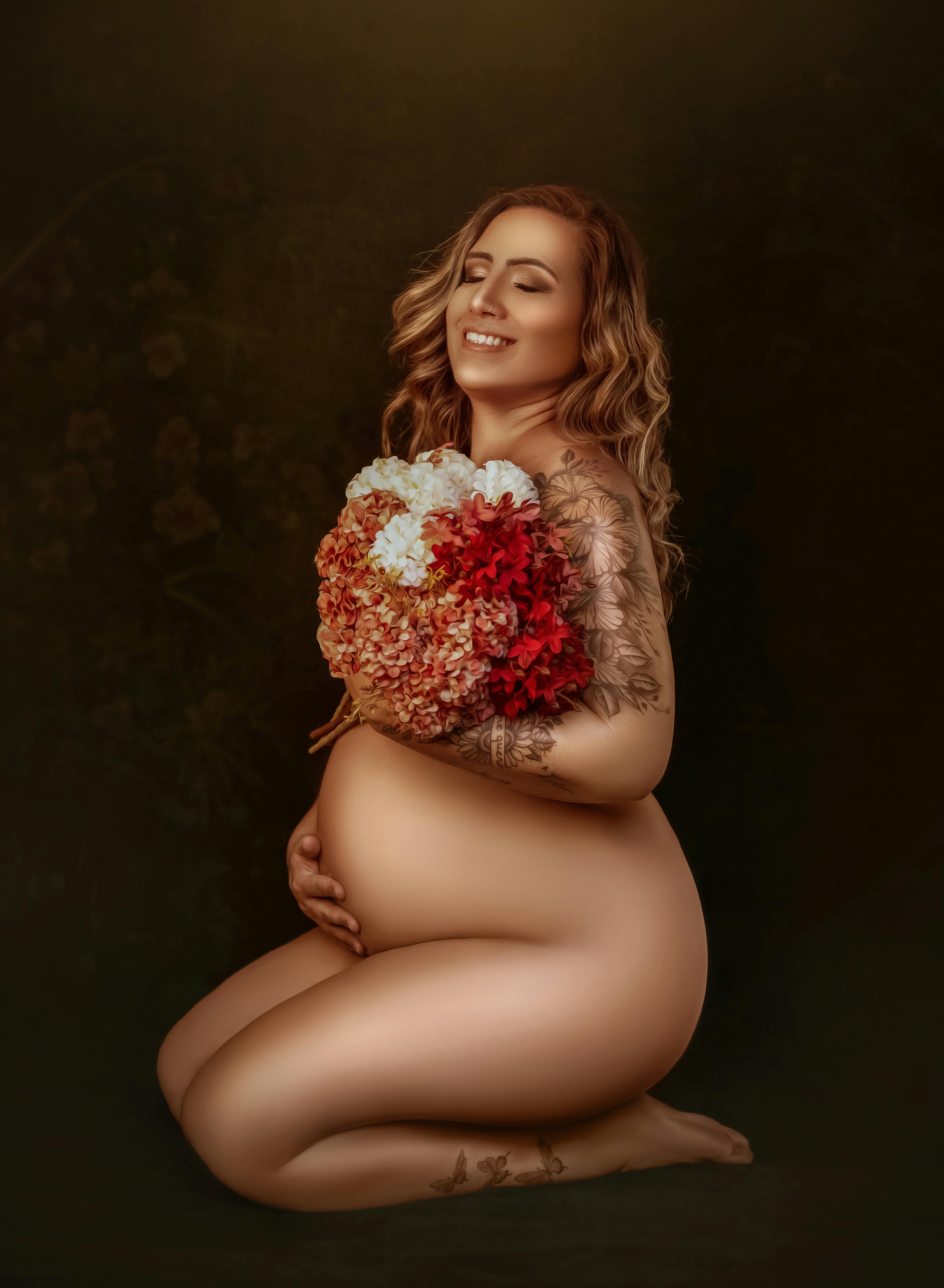 Beautiful Naked Pregnant Ladies - Naked pregnant woman with bouquet of flowers sitting on knees Â· Free Stock  Photo