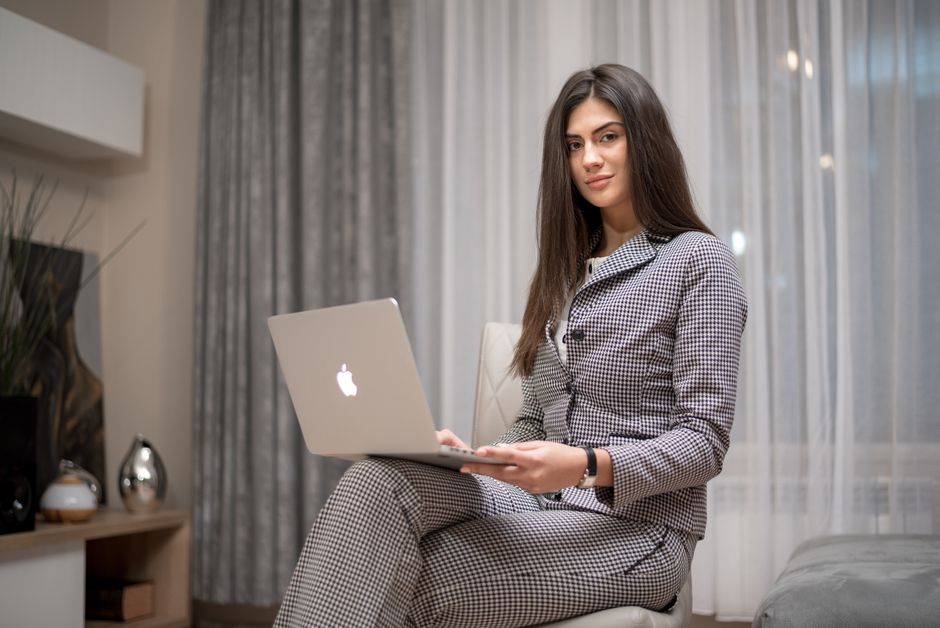 Dicas de looks confortáveis para trabalhar em home office: conforto e estilo no seu dia a dia | KATYLENE