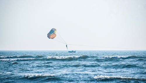 hint okyanusu, mavi deniz, parasailing içeren Ücretsiz stok fotoğraf