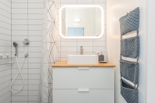 Small light bathroom with shower cabin