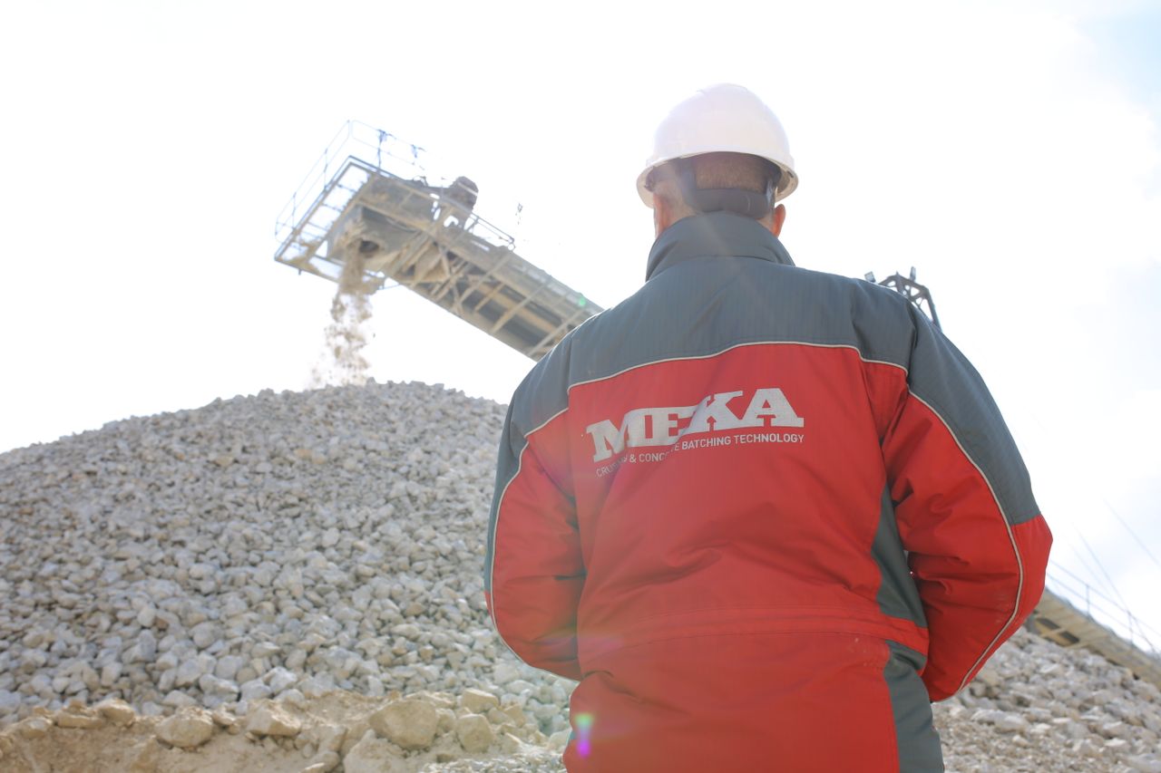 Study Finds Higher Suicide Risk Among Blue-Collar Male Workers in Australia