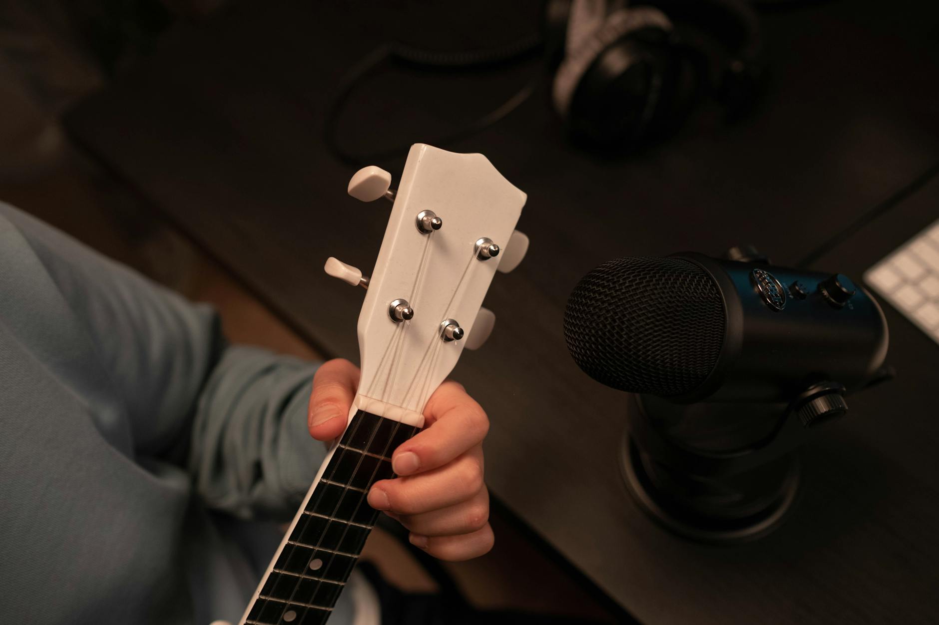 Can You Record Acoustic Guitar That Doesn’t Sound Thin or Noisy? Can You Record Acoustic Guitar That Doesn’t Sound Thin or Noisy? - Related article