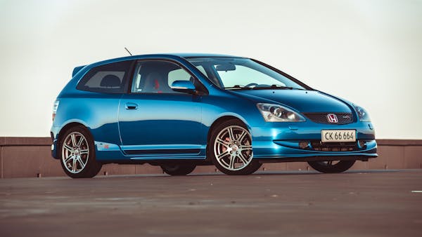 Honda Civic: A Compact Car That Combines Sporty Performance