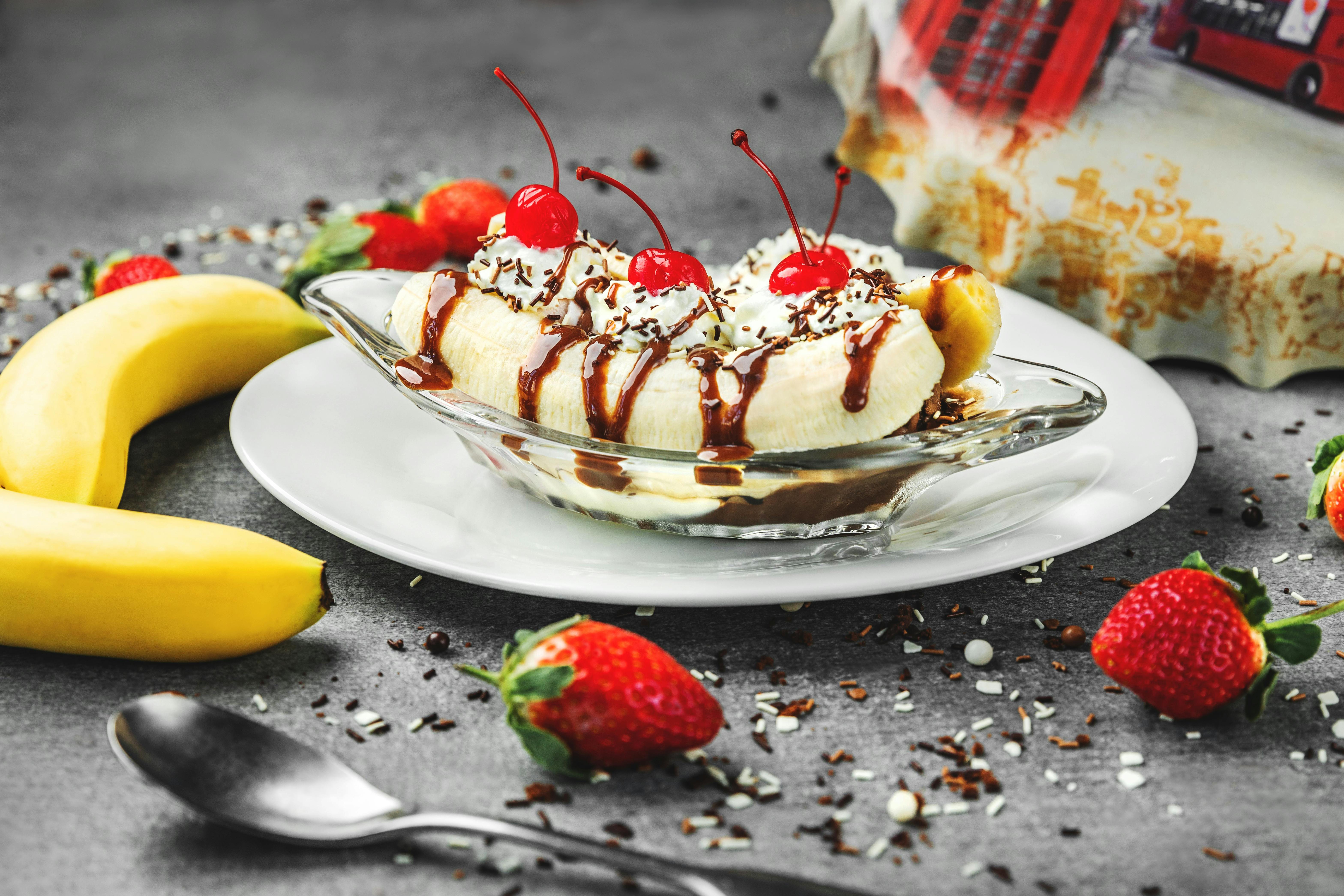 Classic Banana Split Recipe (The Ultimate Guide)