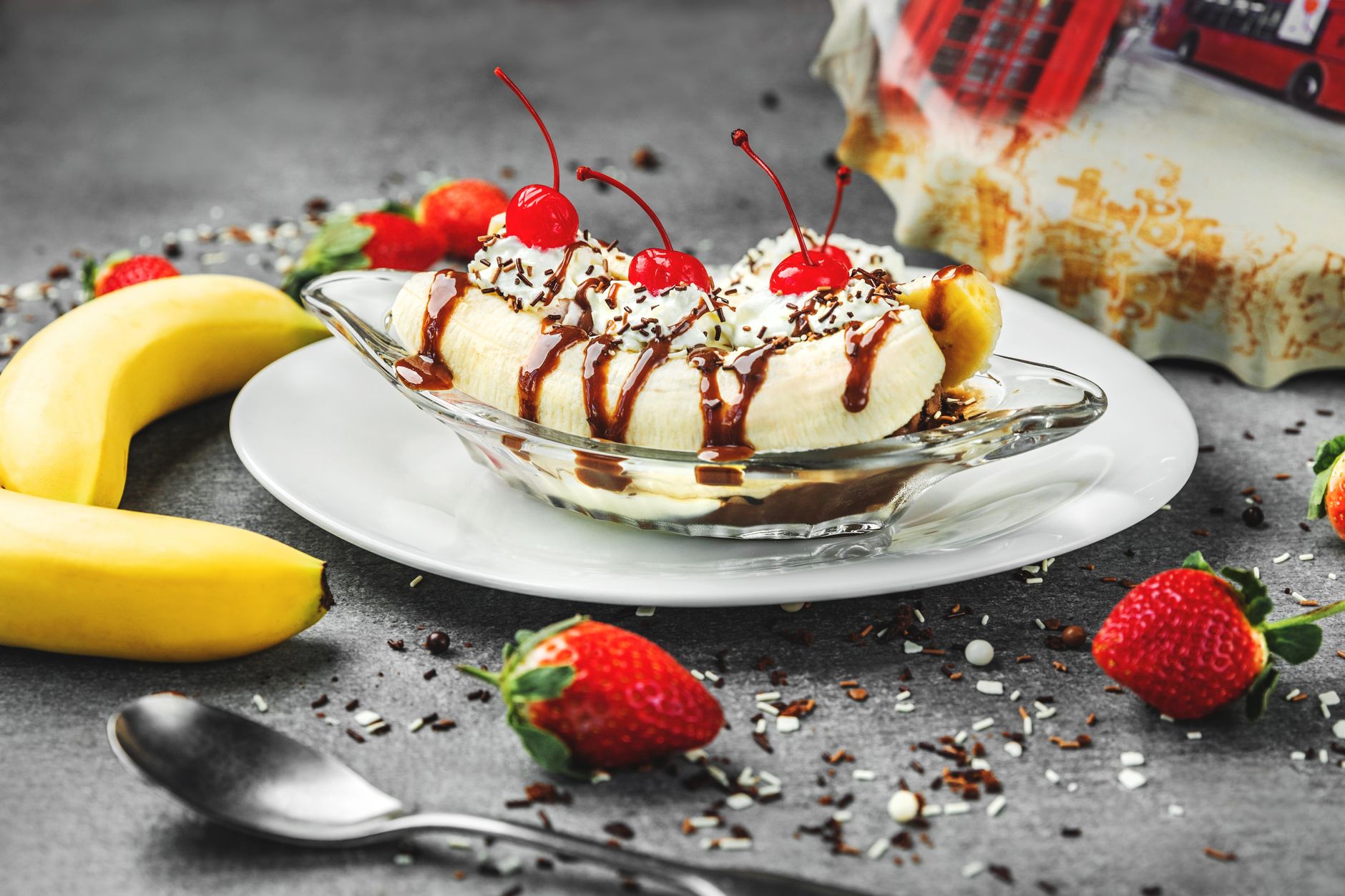 Classic Banana Split Recipe (The Ultimate Guide)