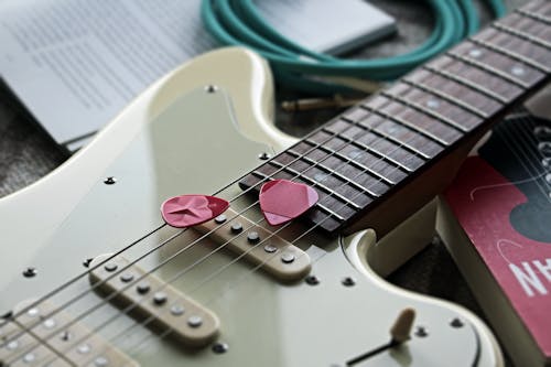 Gratuit Imagine de stoc gratuită din accesorii pentru chitară, chitară electrică, coarde Fotografie de stoc