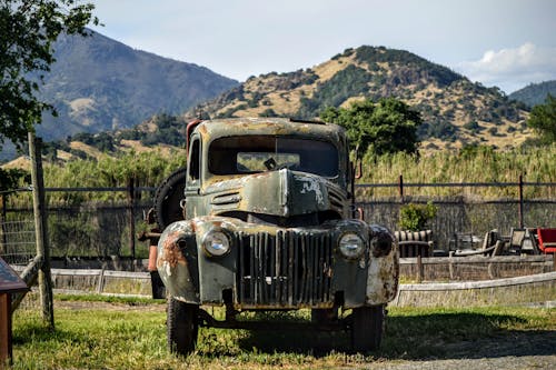 Foto profissional grátis de abandonado, ao ar livre, automóvel