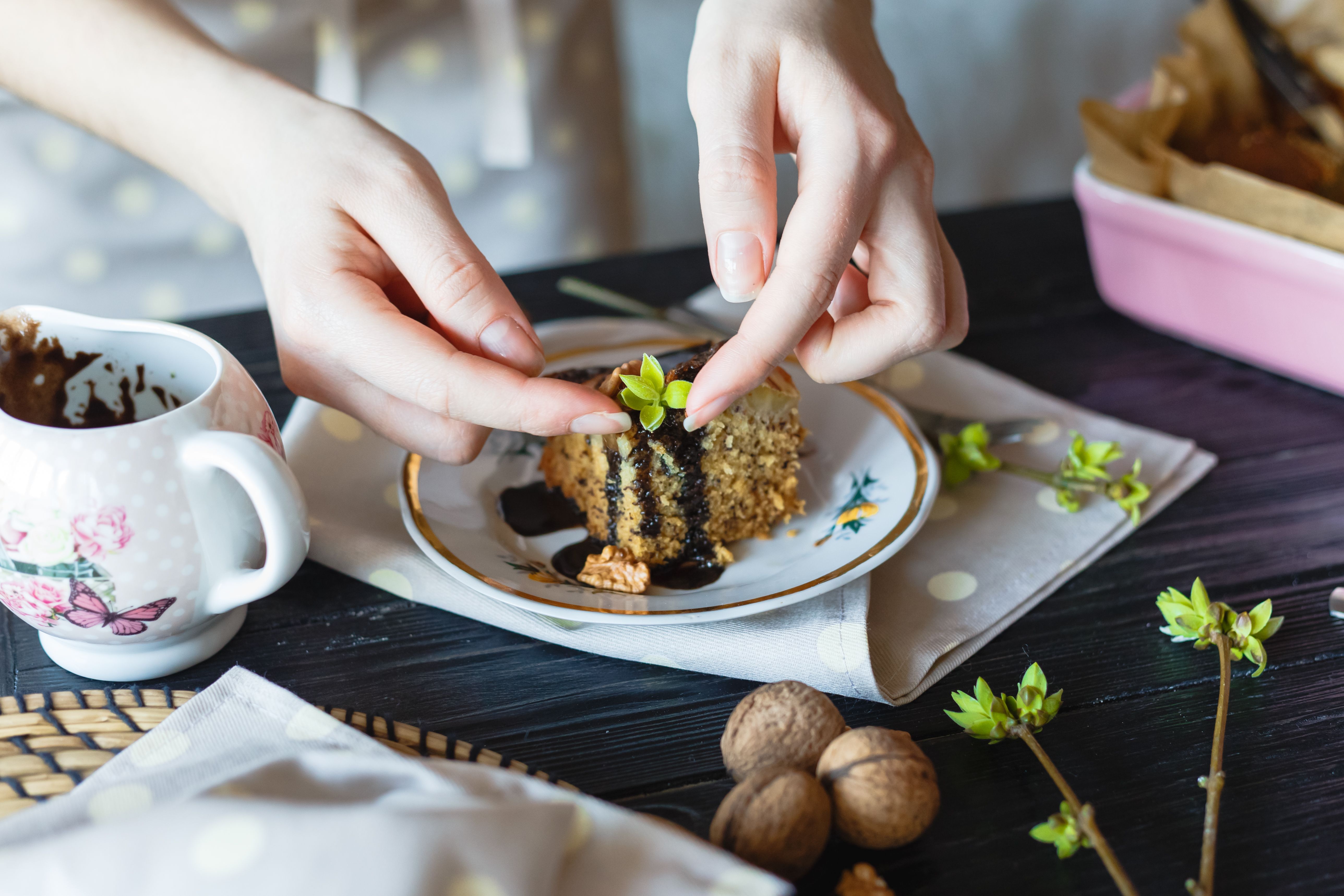 Hands Garnishing the Sliced of Bread on the Saucer · Free Stock Photo