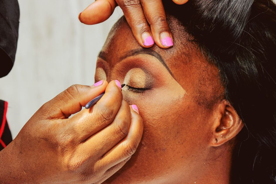 best eyebrow shape for oval face