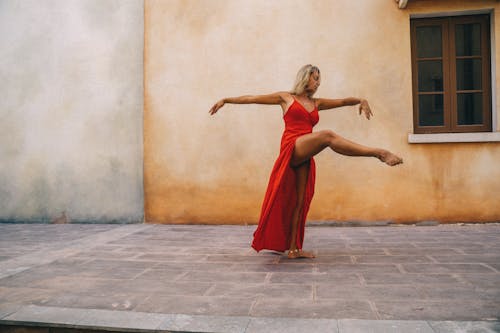 Foto stok gratis dance, gaun merah, gerakan tarian
