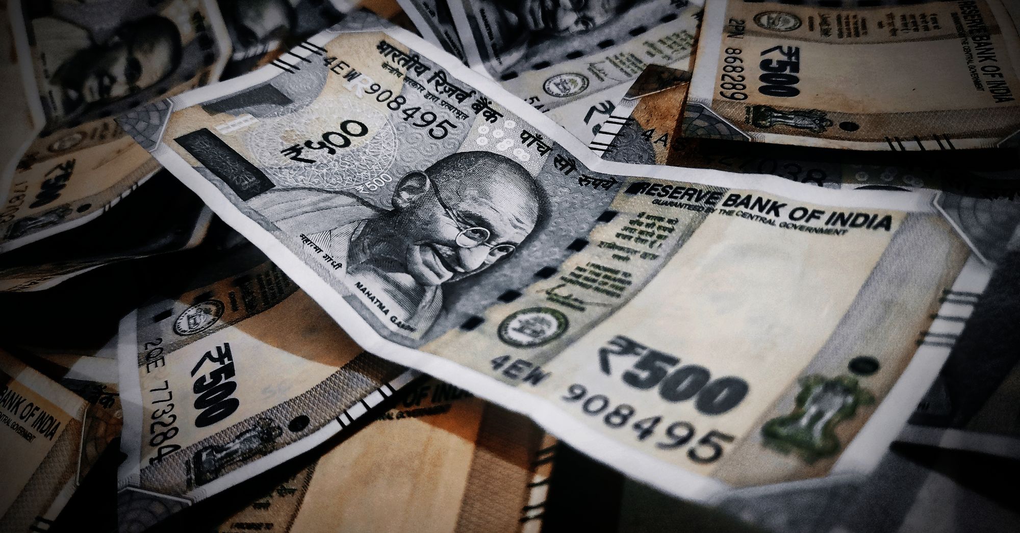 Rupee Breaks Range as Oil Drop and FPI Inflows Align
