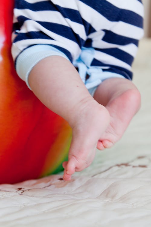 Free A Baby's Feet in Close-Up Photography Stock Photo