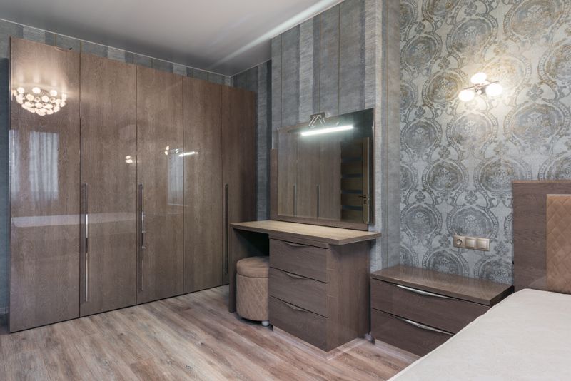 Room with glossy cupboard and chest of drawers