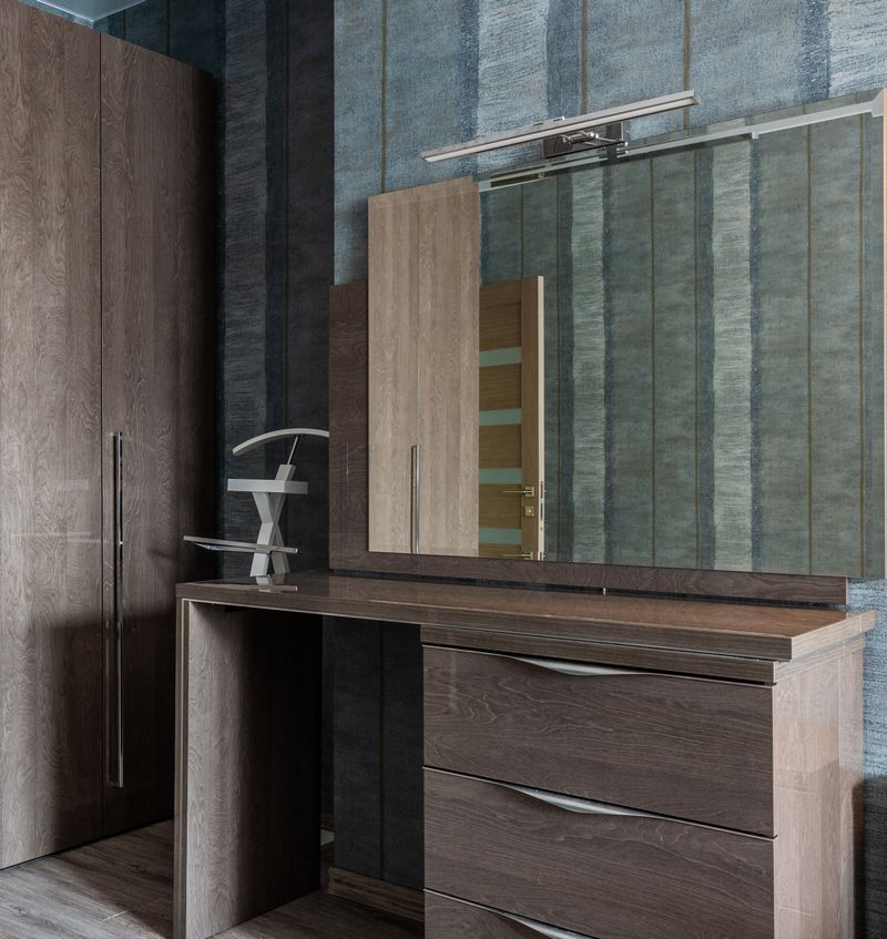 Wooden dressing table with drawers and mirror