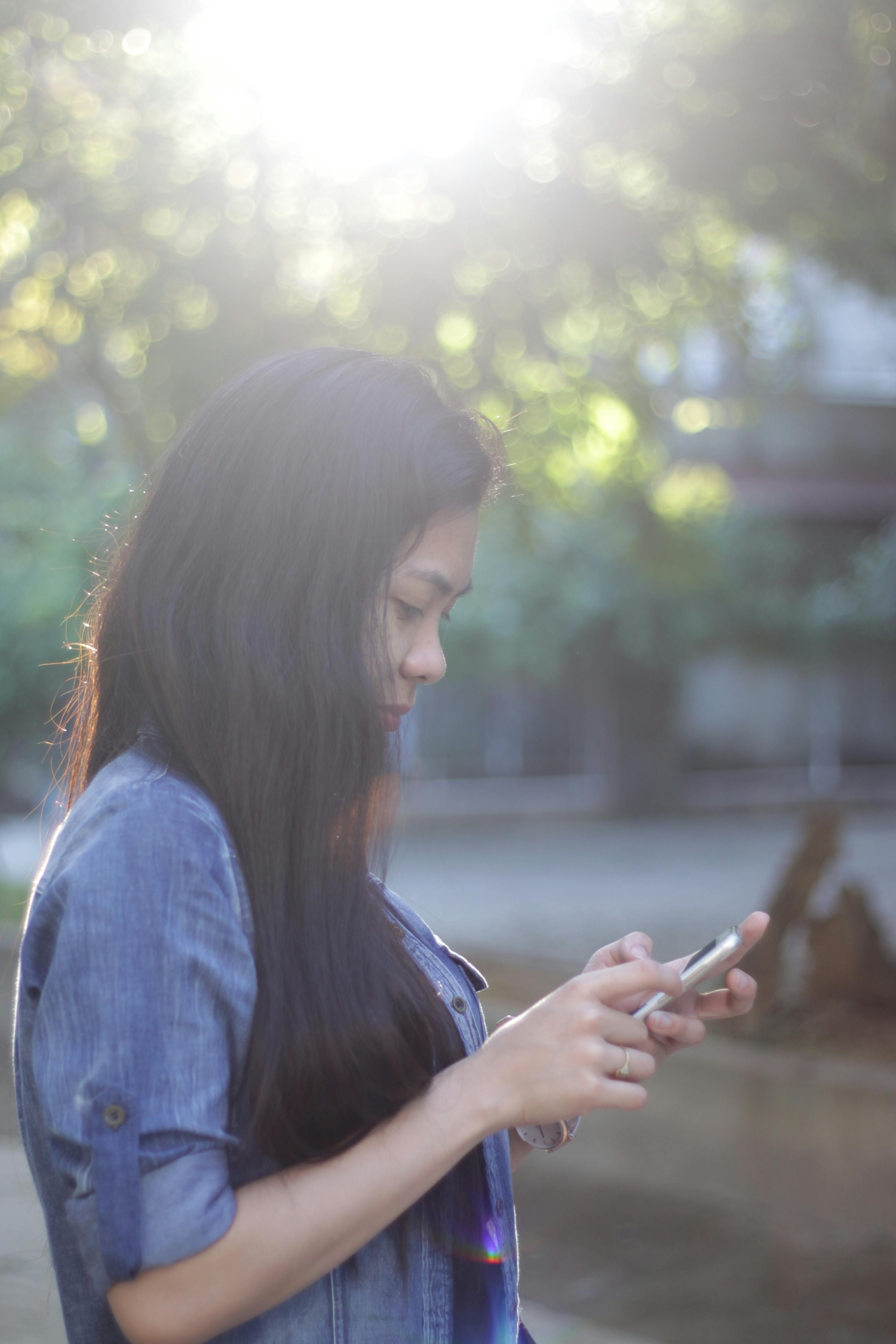 Free stock photo of cellphone, girl, mobile phones