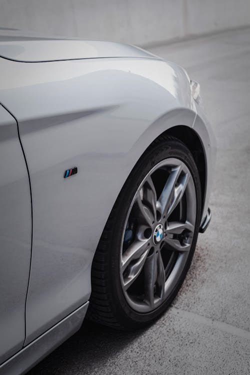Бесплатное стоковое фото с BMW, chrome, fender