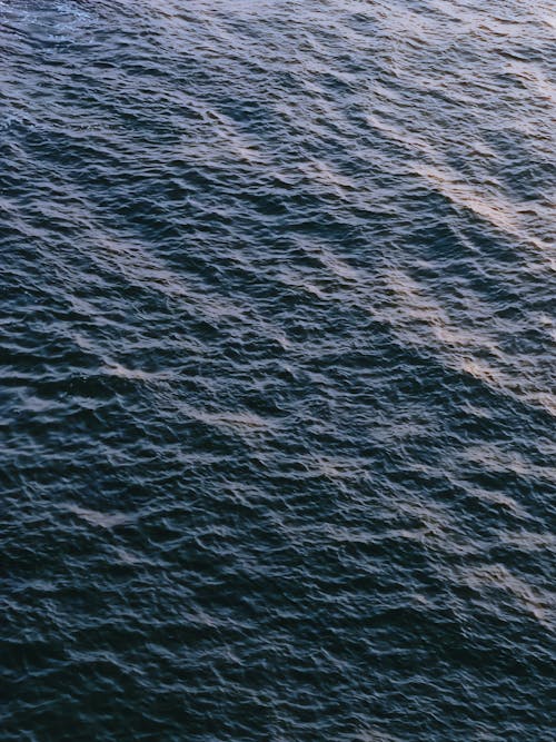 A Sea with Minimal Waves