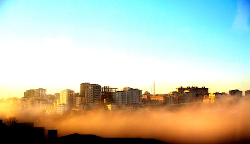 免費 在一個有霧的早晨的建築物攝影 圖庫相片