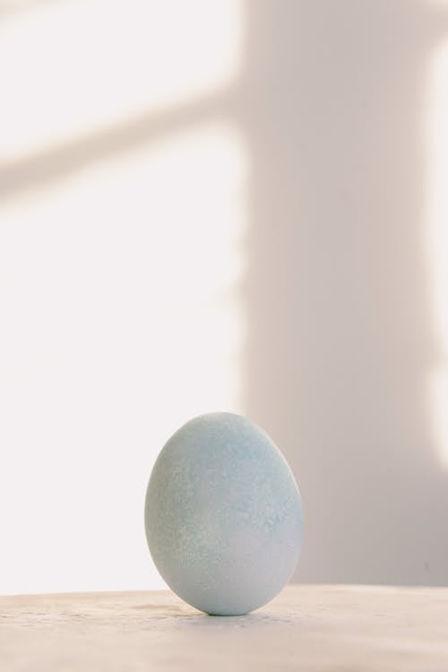 イースターエッグ, 垂直ショット, 塗られた卵の無料の写真素材