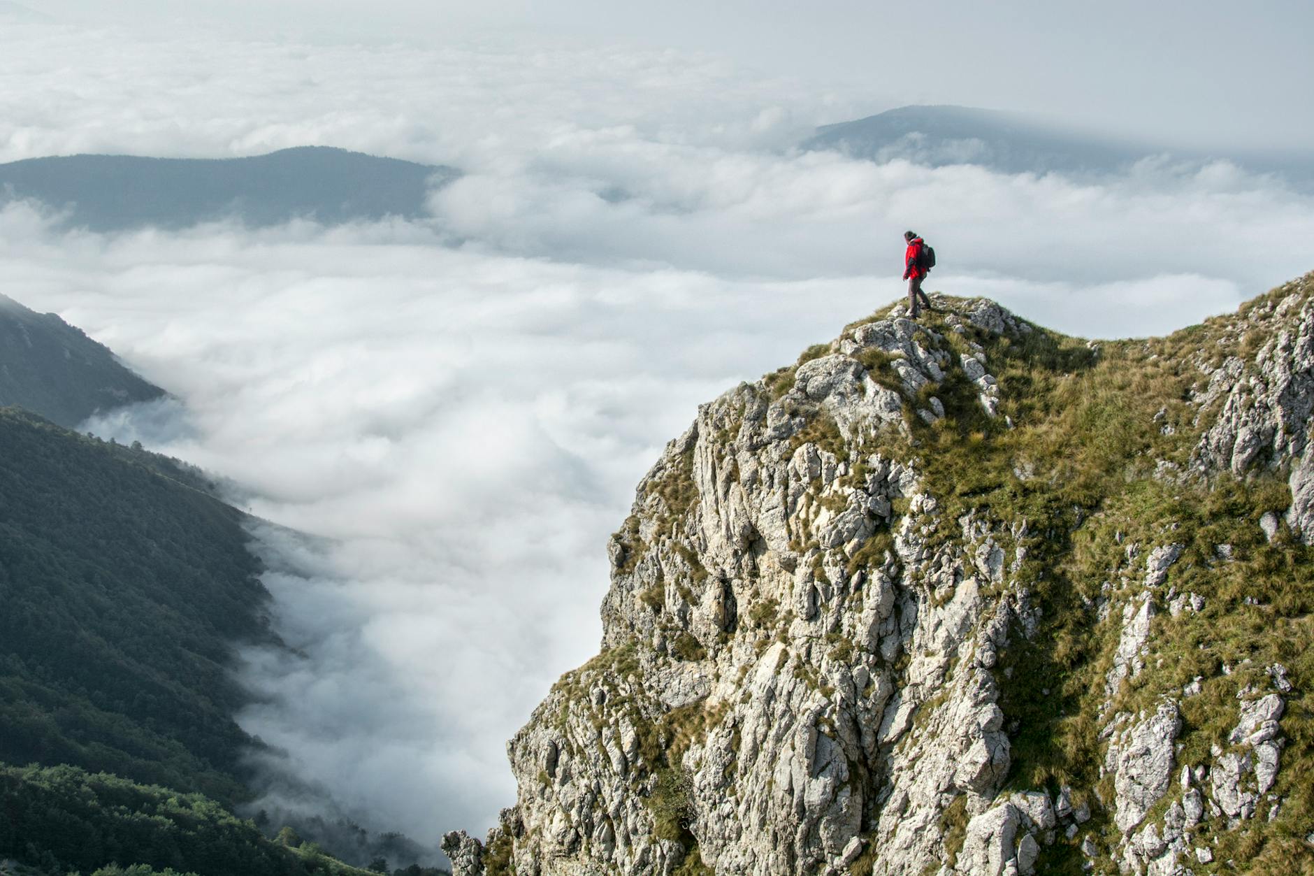 The Hike Showdown: ChatGPT vs Claude - Which AI Tool Reigns Supreme?
