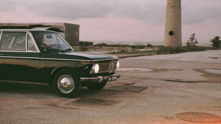 Black BMW 02 Series 