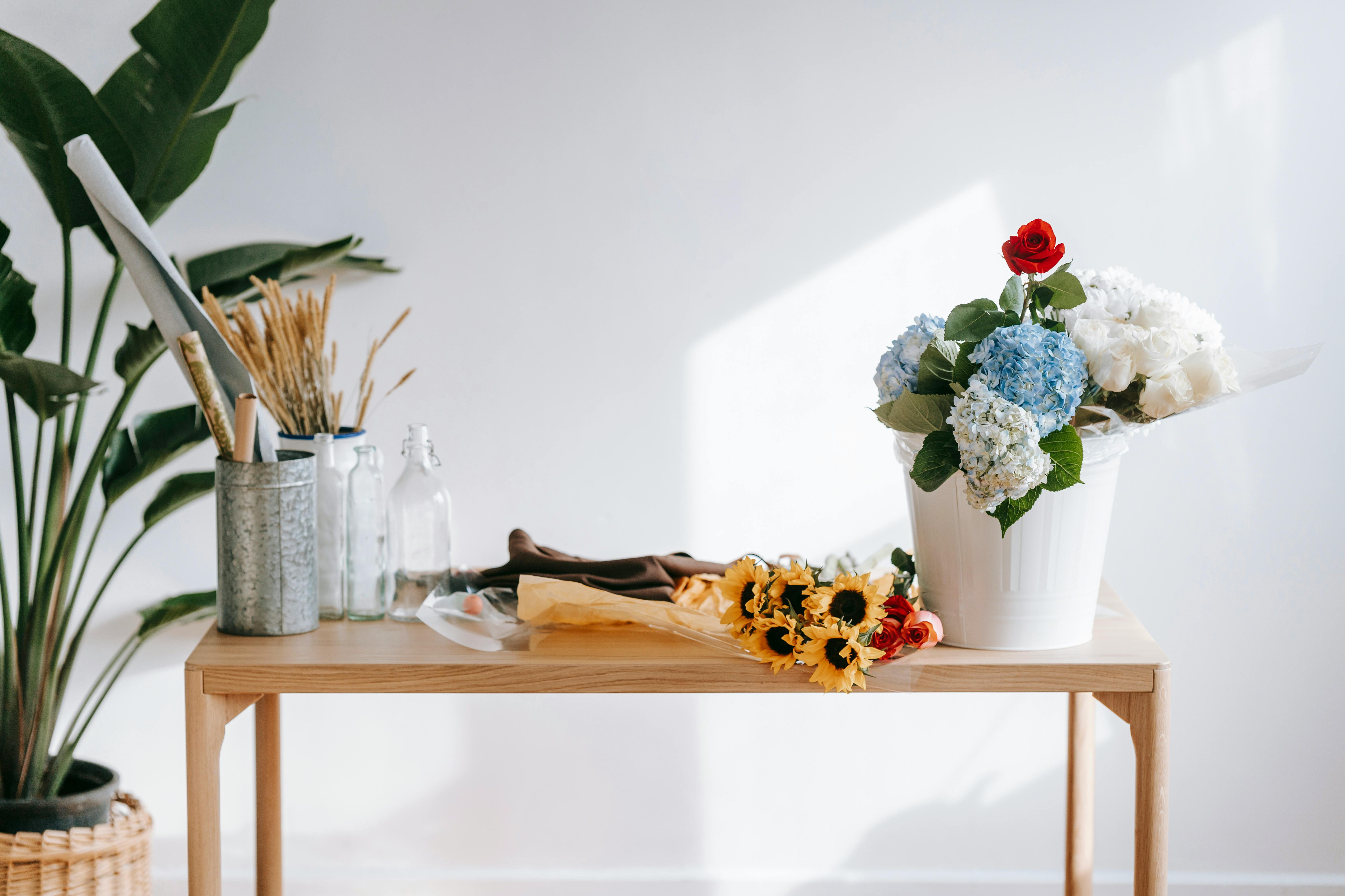 bouquet of hydrangeas and rose on table with sunflowers