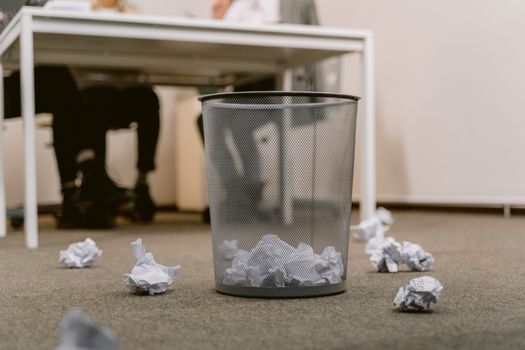 Perawatan rutin tempat sampah stainless steel untuk menjaga estetika
