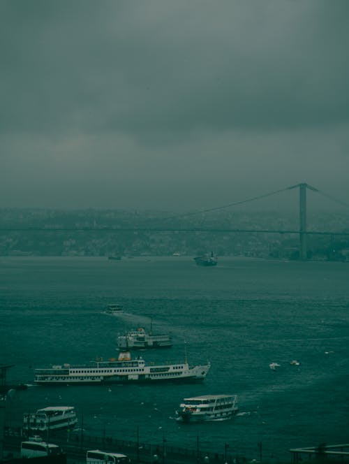 Immagine gratuita di cielo cupo, Istanbul, navi