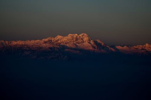 Free Breathtaking view of a snow-capped mountain range at twilight, showcasing nature's serene beauty. Stock Photo