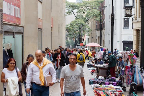 eski sokak, kalabalık, latin içeren Ücretsiz stok fotoğraf