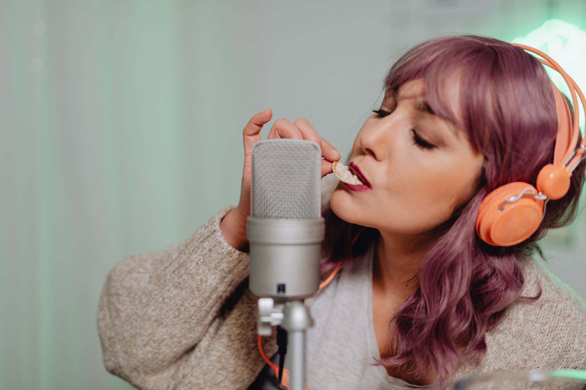 How to Create a Viral ASMR Video - Cutting Objects with Veo 3