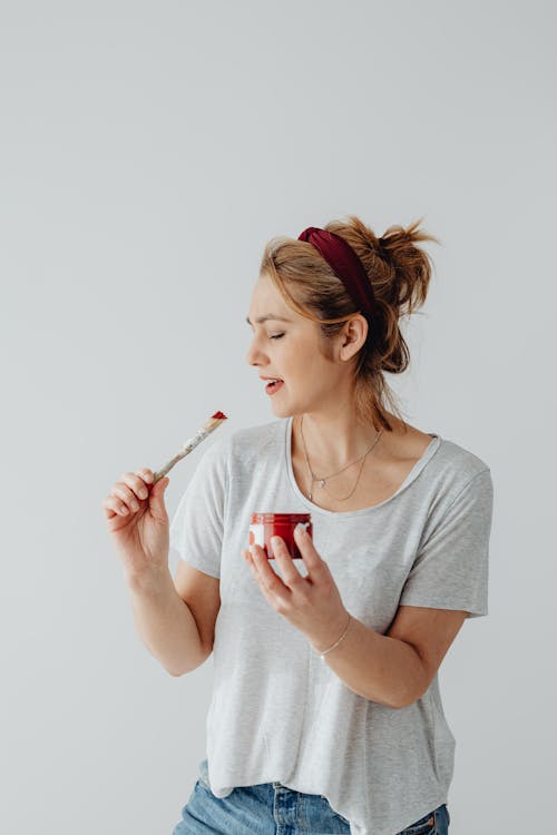 Free Woman Holding a Paintbrush Stock Photo