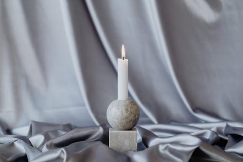 Безкоштовне стокове фото на тему «декорація, запалені свічки, камінь»