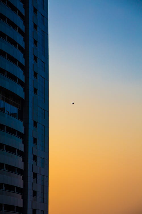 Edificio De Cristal En Fotografía De La Hora Dorada