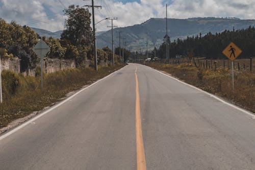 dağ, dağ yolu, seyahat içeren Ücretsiz stok fotoğraf