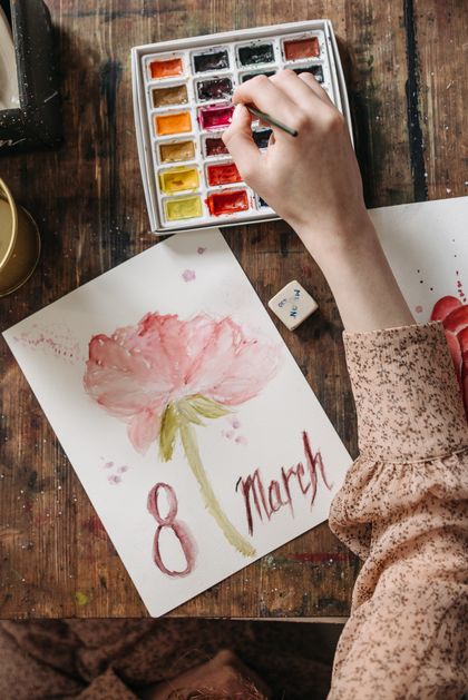 Hand painting a floral watercolour card — photo by Pavel Danilyuk on Pexels