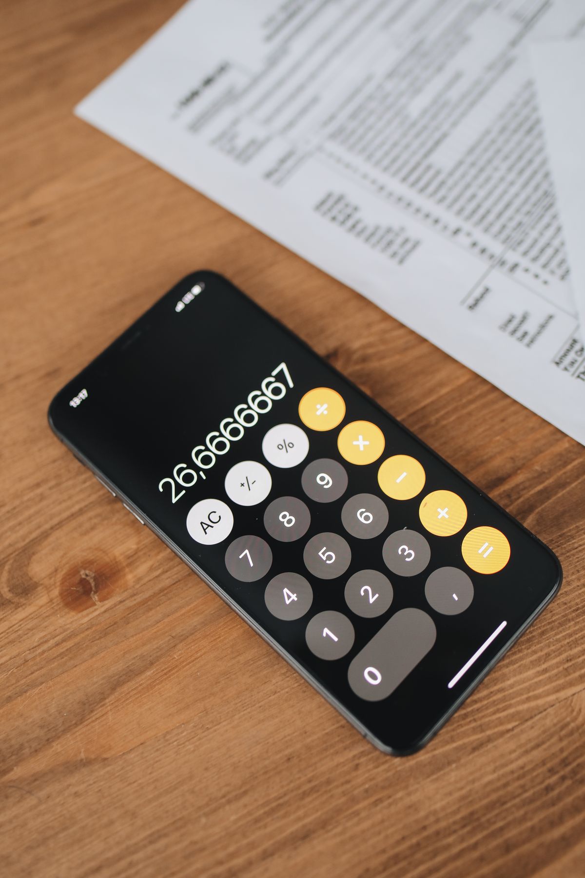 Application calculatrice sur smartphone et documents fiscaux