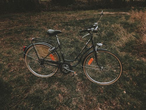 Ingyenes stockfotó bicikli, biciklis, fű témában